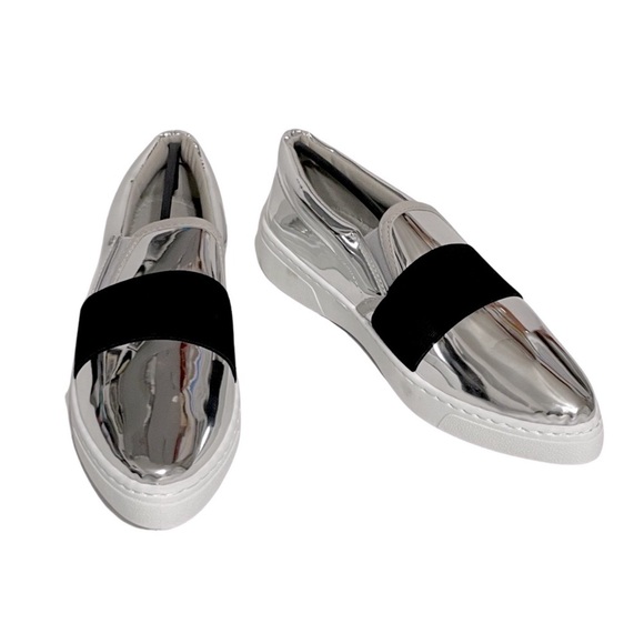 QUPID Silver Mirror Metallic Leatherette Pointy Elastic Slip On Sneaker NWT - Picture 4 of 10